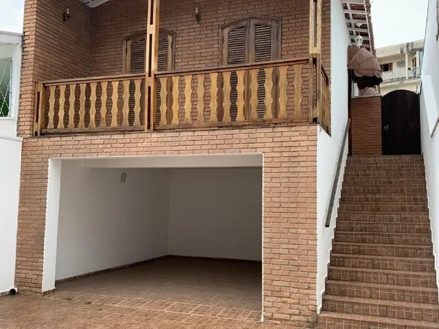 Imagem: A casa possui 3 Dormitórios, 1 Suíte, 3 Banheiros, 5