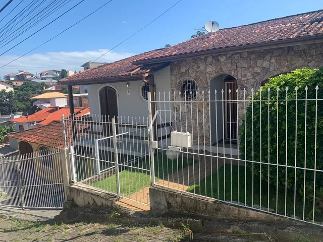 Imagem: Excelente casa em Coqueiros com Churrasqueira