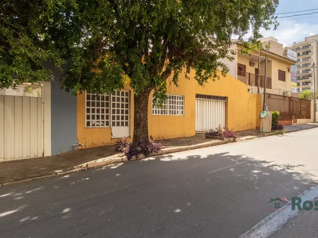 Imagem: Casa à Venda com 4 Quarto(s), no Bairro