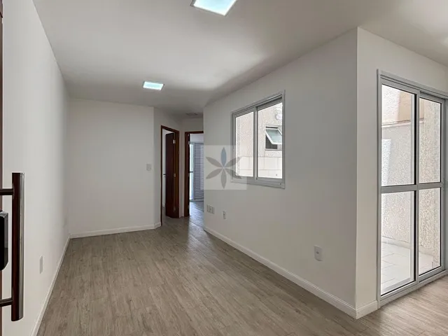 Imagem: O apartamento possui 4 Dormitórios, 1 Banheiro, 1 Vaga na garagem