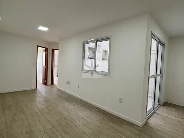 Imagem: O apartamento possui 4 Dormitórios, 1 Suíte, 1 Banheiro, 1