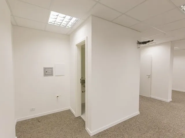 Imagem 16: Excelente Oportunidade de Investimento: Sala Comercial À Venda no Centro de Curitiba-Pr