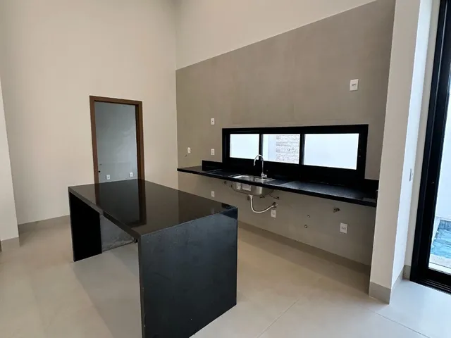 Imagem 12: Casa Térrea com 3 suítes, 4 vagas, Salas integradas, Área gourmet, Piscina no