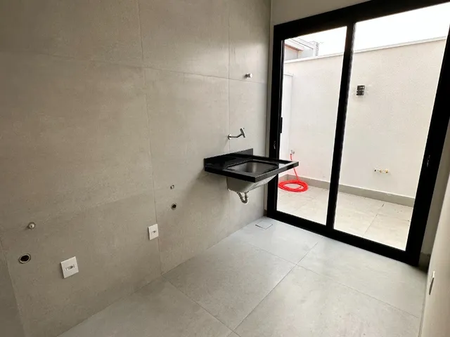 Imagem 7: Casa Térrea com 3 suítes, 4 vagas, Salas integradas, Área gourmet, Piscina no