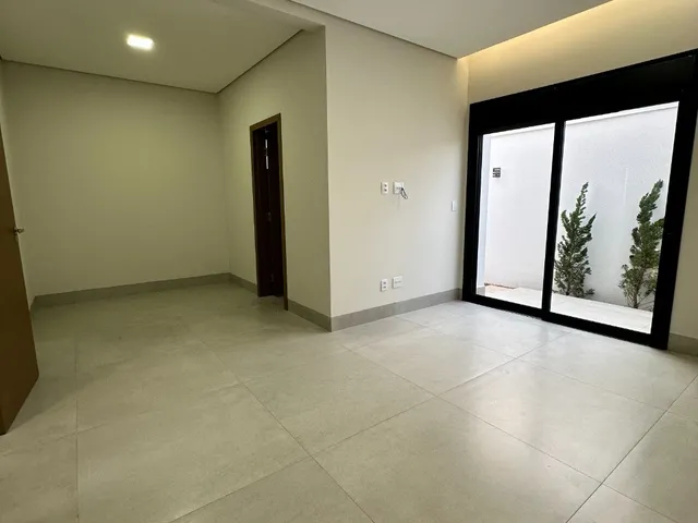Imagem 14: Casa Térrea com 3 suítes, 4 vagas, Salas integradas, Área gourmet, Piscina no