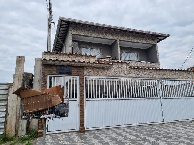 Imagem: A casa possui 2 Dormitórios, 1 Banheiro, 1 Vaga na