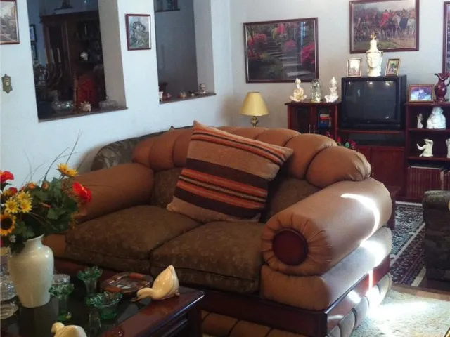 Imagem: A casa possui 4 Dormitórios, 4 Suítes, 3 Banheiros, 6