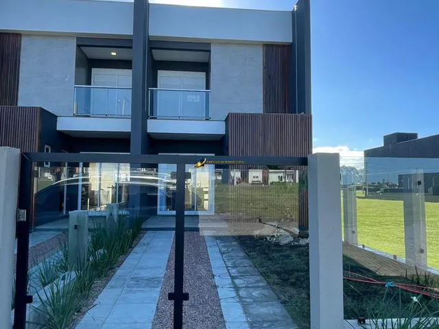 Imagem: Sobrado à venda, com piscina e 2 suítes