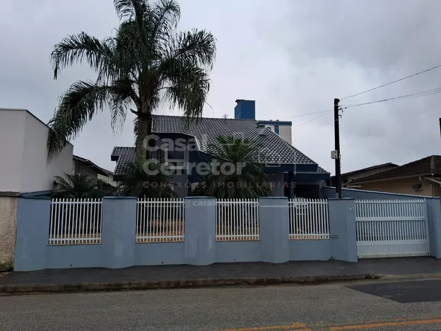 Imagem: LINDA E ESPAÇOSA CASA DE 3 DORMITÓRIOS
