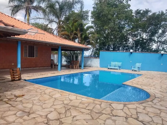 Imagem: A fazenda possui 2 Dormitórios, 4 Banheiros, 4.800m² de