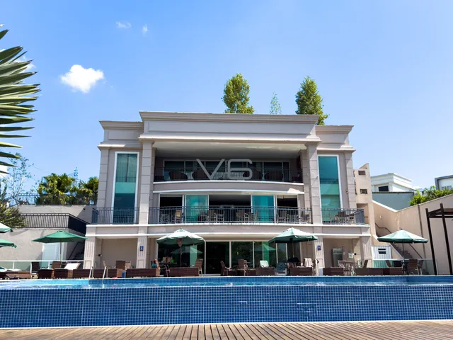 Imagem 5: Casa Mobiliada de Alto Padrão com 4 Quartos, 290 M² Privativos, 4 Vagas de Garagem, no