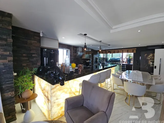 Imagem 3: Aluguel de Cobertura de Luxo no Centro de Balneário Camboriú: 4 quartos, 4 suítes, 3