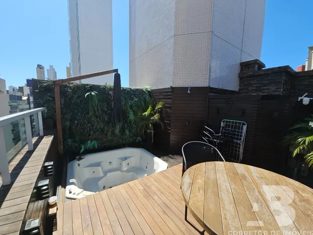 Imagem 2: Aluguel de Cobertura de Luxo no Centro de Balneário Camboriú: 4 quartos, 4 suítes, 3