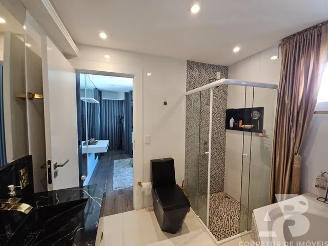 Imagem 11: Aluguel de Cobertura de Luxo no Centro de Balneário Camboriú: 4 quartos, 4 suítes, 3