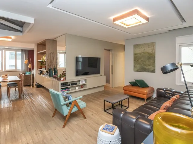 Imagem 1: Cobertura À Venda em Porto Alegre, Chácara das Pedras, com 3 Quartos, 220M²