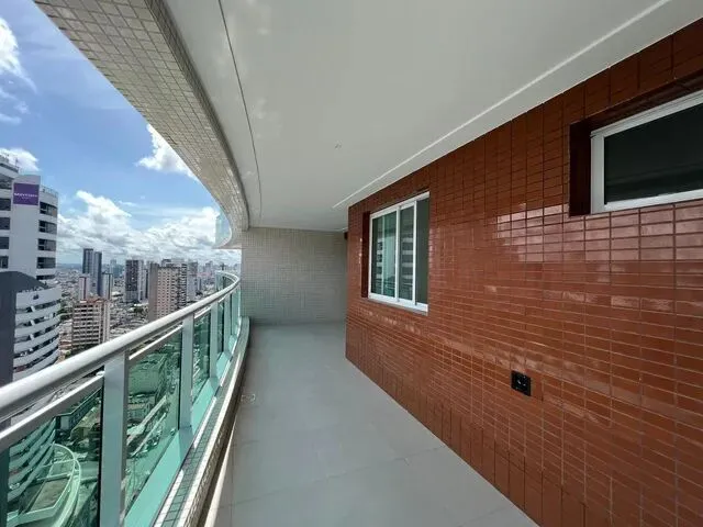 Imagem: O apartamento possui 6 Dormitórios, 2 Suítes, 3 Banheiros
