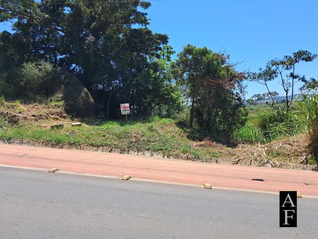 Imagem: O terreno possui 557m² de Área, Imóvel novo e está