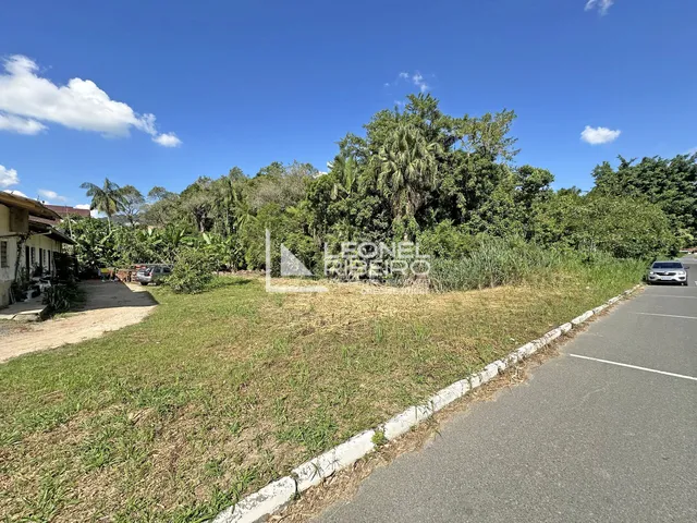 Imagem: Terreno à venda, 671,65 m² no bairro Pomeranos