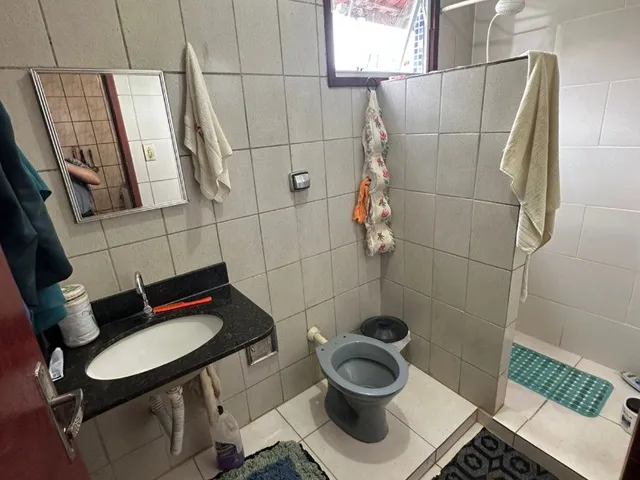Imagem 5: Casa à Venda em Guarapari-ES: Residência Espaçosa no Bairro Perocão com 3 Quartos, 2