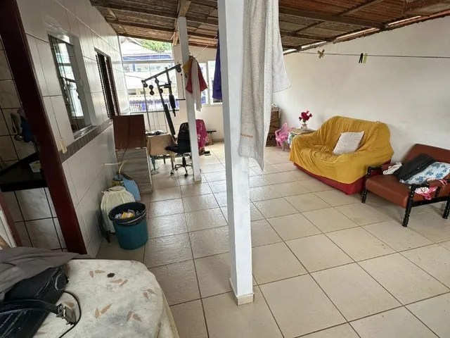 Imagem 14: Casa à Venda em Guarapari-ES: Residência Espaçosa no Bairro Perocão com 3 Quartos, 2