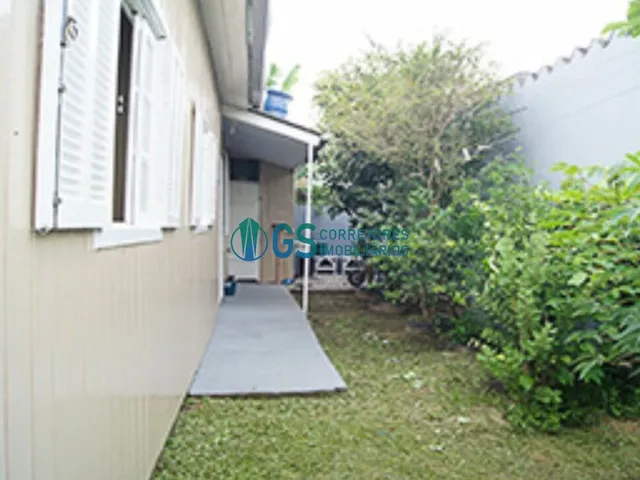Imagem: Casa com 4 Dormitórios e Varanda na Praia
