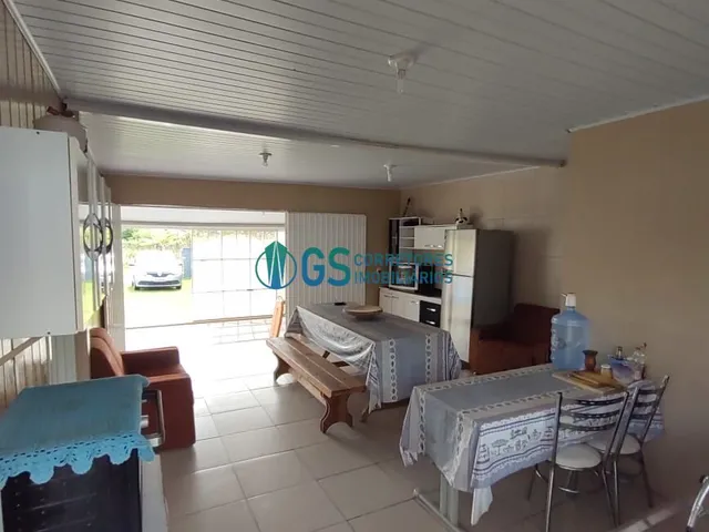 Imagem 2: Casa com 4 Dormitórios e Varanda na Praia da Pinheira