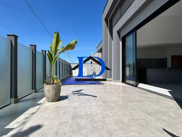 Imagem: A casa possui 3 Dormitórios, 3 Suítes, 6 Banheiros, 8