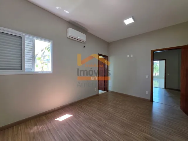 Imagem 3: Casa de Luxo em Condomínio: 3 Quartos, 3 Suítes, 2 Salas, 4 Banheiros, 4 Vagas Na