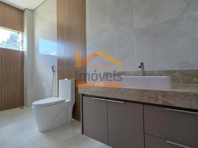 Imagem 7: Casa de Luxo em Condomínio: 3 Quartos, 3 Suítes, 2 Salas, 4 Banheiros, 4 Vagas Na