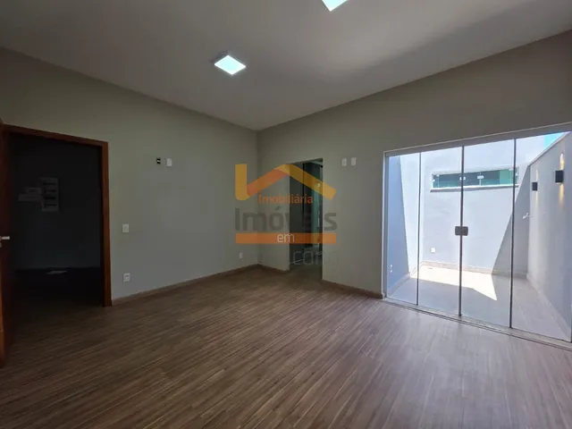 Imagem 11: Casa de Luxo em Condomínio: 3 Quartos, 3 Suítes, 2 Salas, 4 Banheiros, 4 Vagas Na