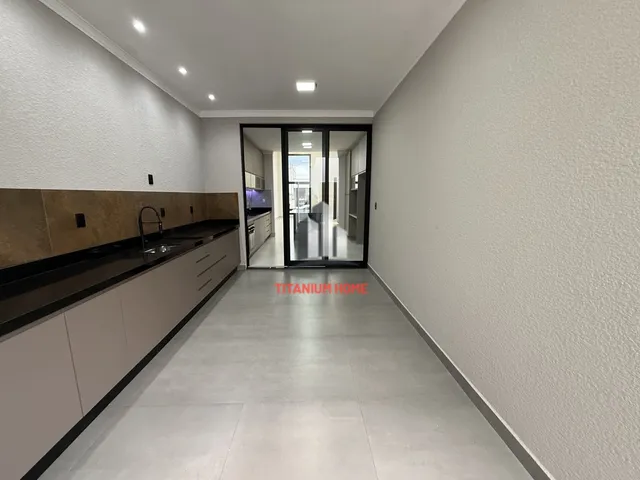 Imagem 12: Casa 3 dorm sendo uma suite cozinha com planejados e eletros no Jardim do Jatoba