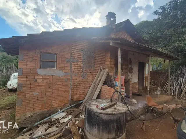 Imagem 1: Sítio Encantador com Pomar, Solo Fértil e Construção Rústica em Antônio Carlo