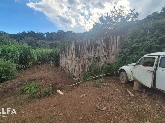 Imagem 7: Sítio Encantador com Pomar, Solo Fértil e Construção Rústica em Antônio Carlo