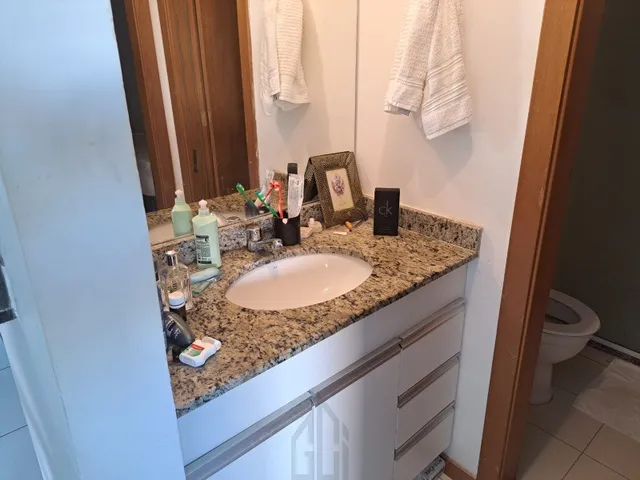 Imagem 5: Apartamento com 1/4 nascente total, varanda, mobiliado, medindo 43 m² no terceiro andar