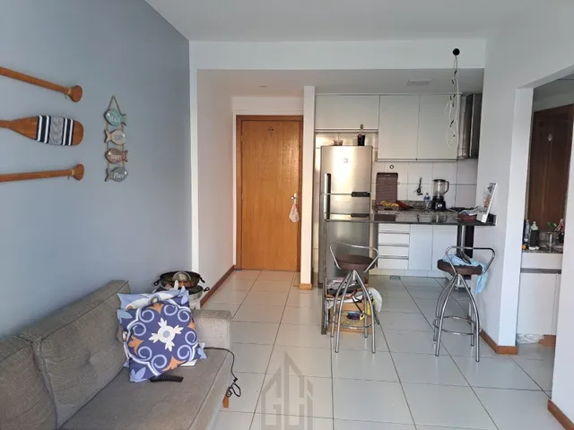 Imagem 4: Apartamento com 1/4 nascente total, varanda, mobiliado, medindo 43 m² no terceiro andar