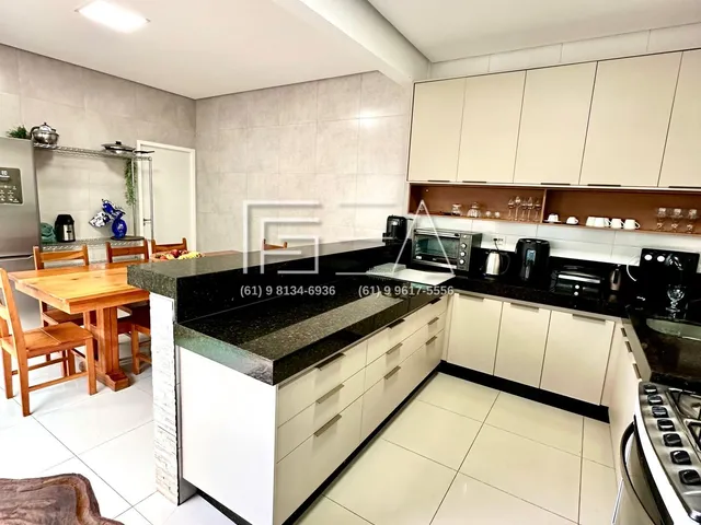 Imagem 7: CASA COM 5 SUÍTES À VENDA EM LOCALIZAÇÃO PRIVILEGIADA!