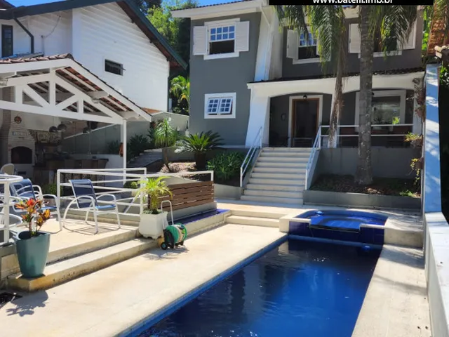 Imagem: A casa em condomínio possui 5 Dormitórios, 3 Suítes, 4