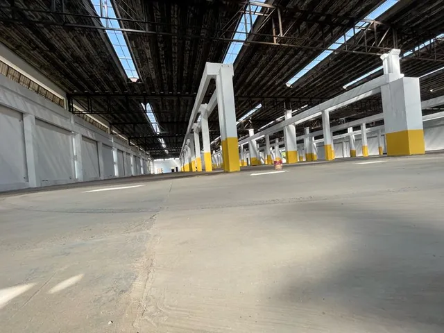 Imagem: Galpão industrial com capacidade de armazenagem