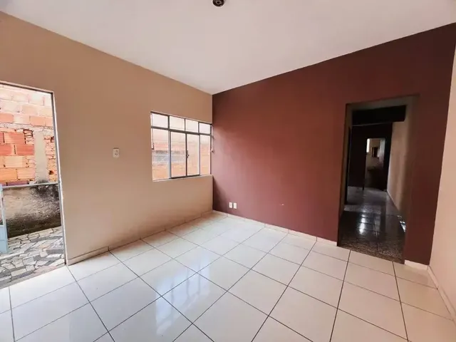 Imagem 1: Casa Superior com 2 Quartos e Garagem para Locação no Boa Vista - Próxima À Igreja