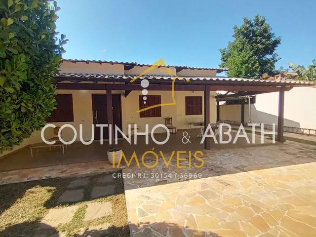 Imagem: A casa possui 3 Dormitórios, 2 Suítes, 3 Banheiros, 4 Vagas