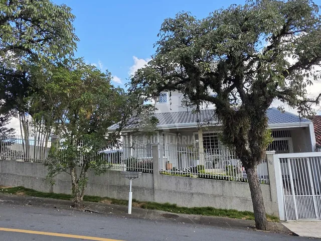 Imagem 12: Residência Ampla e Versátil – Ideal para Moradia ou Comércio no Bairro Bacacheri