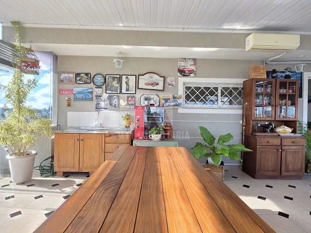 Imagem 2: Residência Ampla e Versátil – Ideal para Moradia ou Comércio no Bairro Bacacheri
