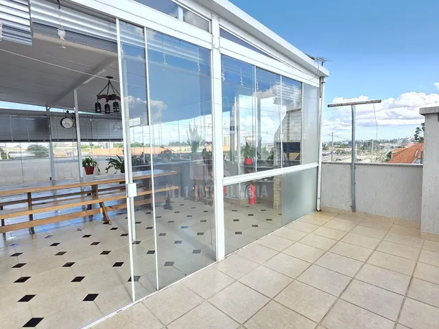 Imagem 14: Residência Ampla e Versátil – Ideal para Moradia ou Comércio no Bairro Bacacheri