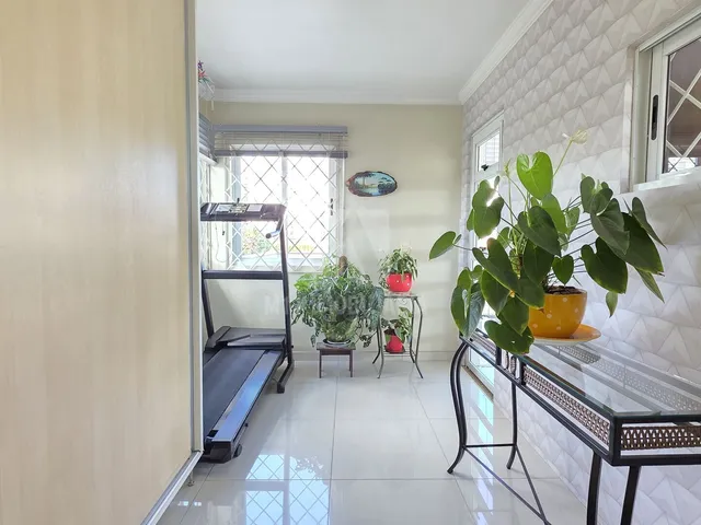 Imagem 4: Residência Ampla e Versátil – Ideal para Moradia ou Comércio no Bairro Bacacheri