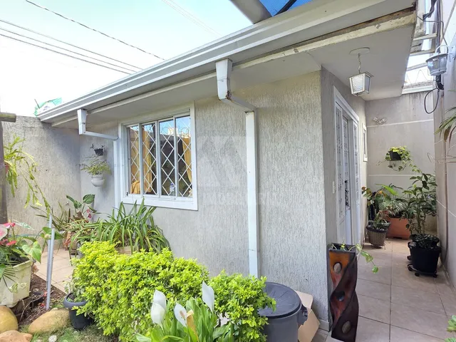 Imagem 6: Residência Ampla e Versátil – Ideal para Moradia ou Comércio no Bairro Bacacheri