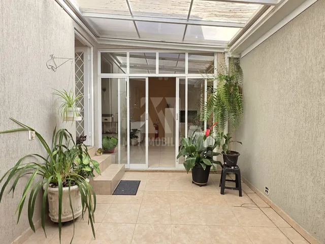 Imagem 8: Residência Ampla e Versátil – Ideal para Moradia ou Comércio no Bairro Bacacheri