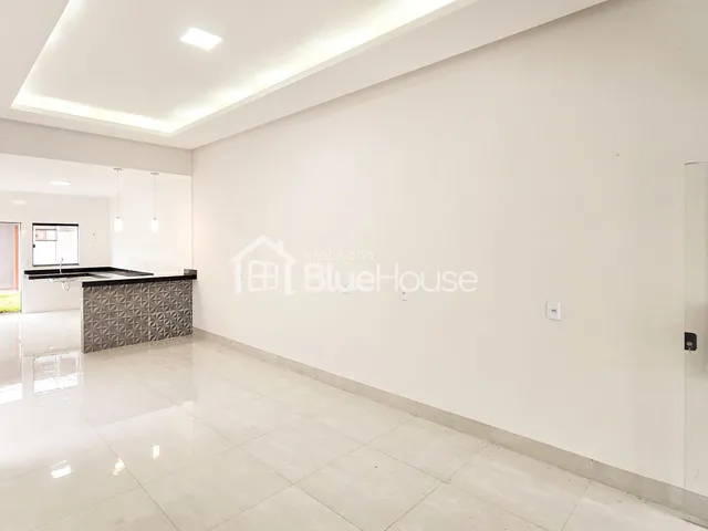 Imagem: A casa possui 6 Dormitórios, 1 Suíte, 3 Banheiros, 2