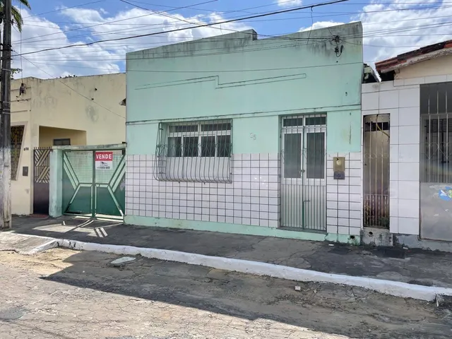 Imagem: A casa possui 3 Dormitórios, 2 Banheiros, 3 Vagas na