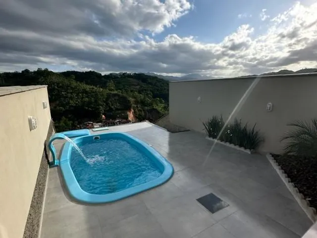 Imagem 1: Casa Alto Padrão à Venda - Triplex com Piscina