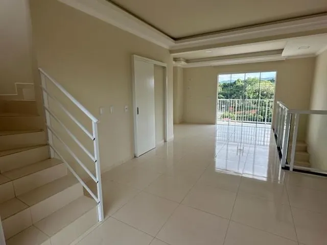 Imagem 7: Casa Alto Padrão à Venda - Triplex com Piscina